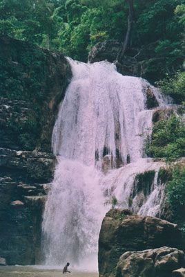 Madagascar - Cascata incontrata il secondo giorno di viaggio sul fiume